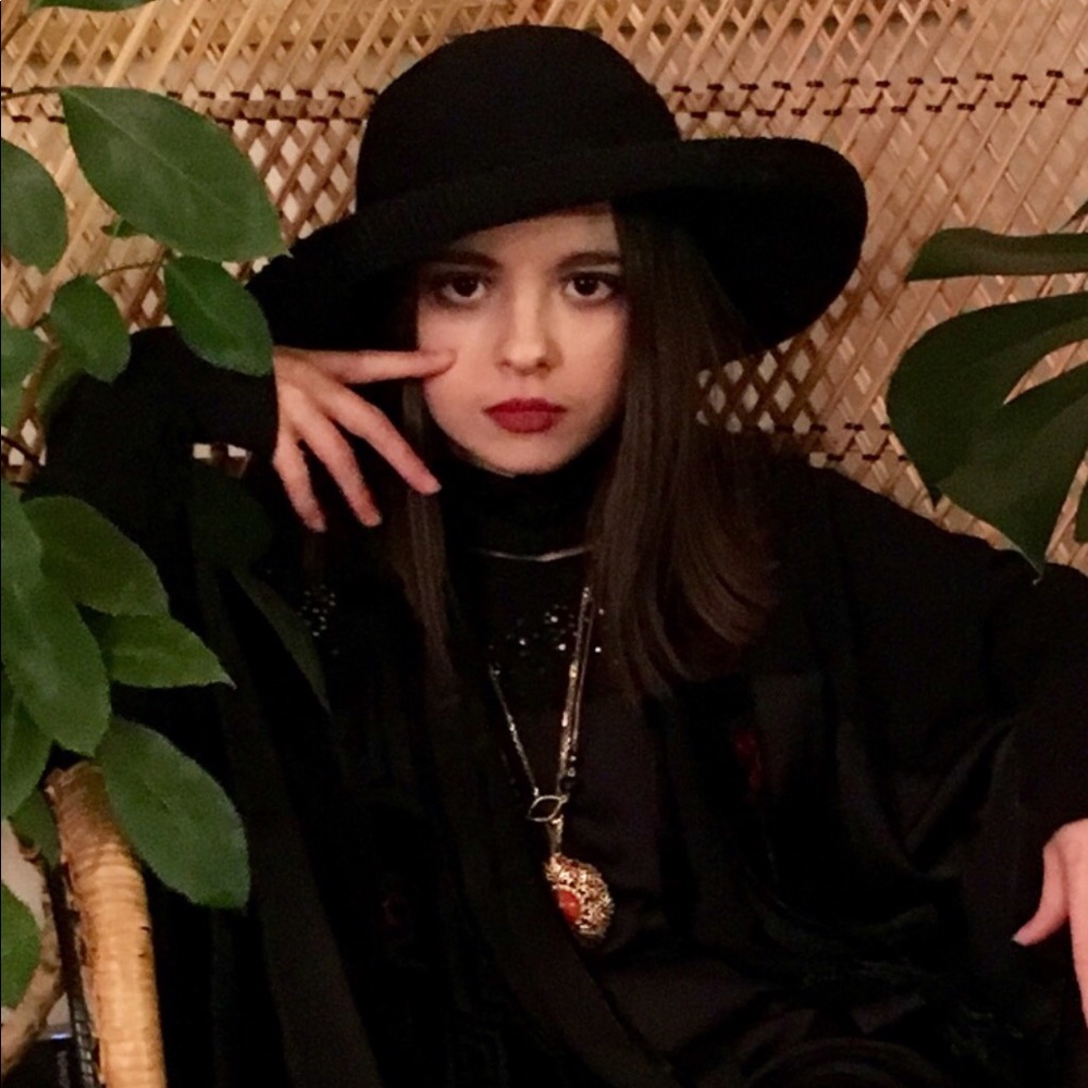 Meet your Posher, Elphietta